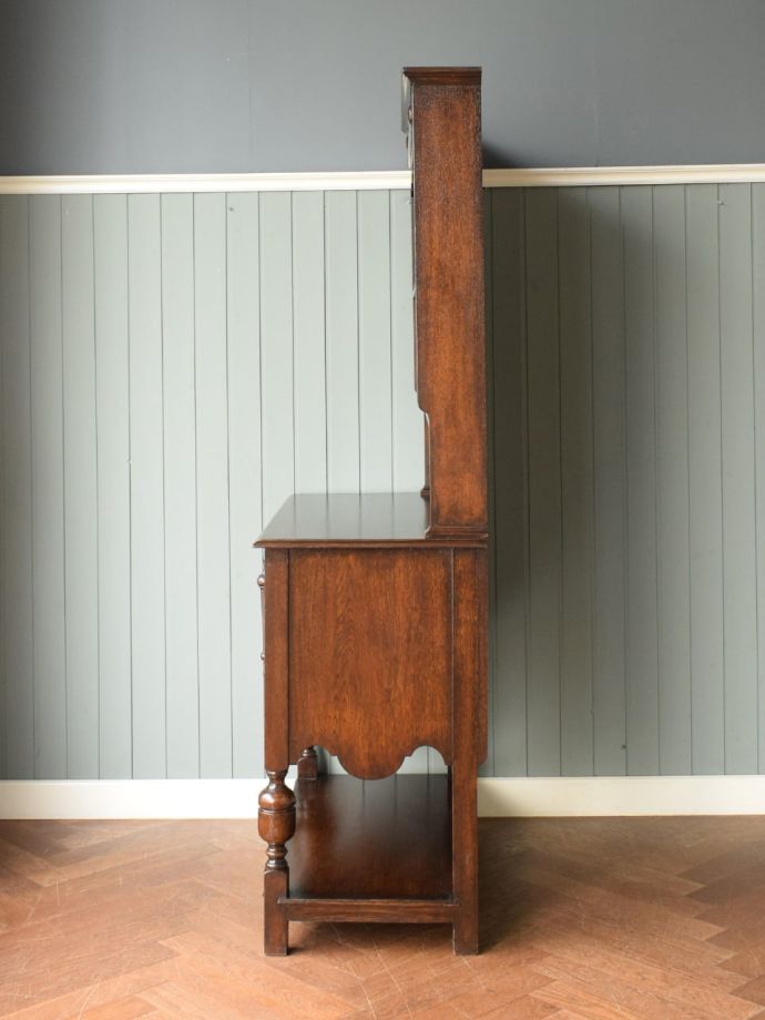 オープンシェルフの側面