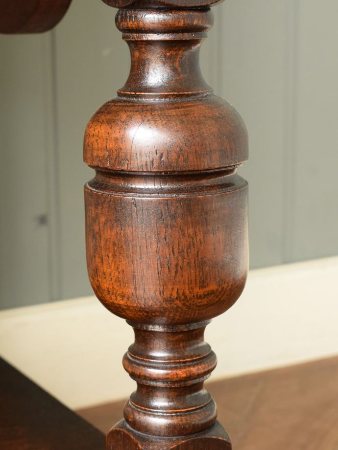 アンティーク家具の脚の装飾