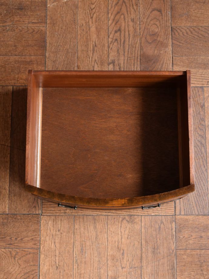 ドレッサーの引き出しの中