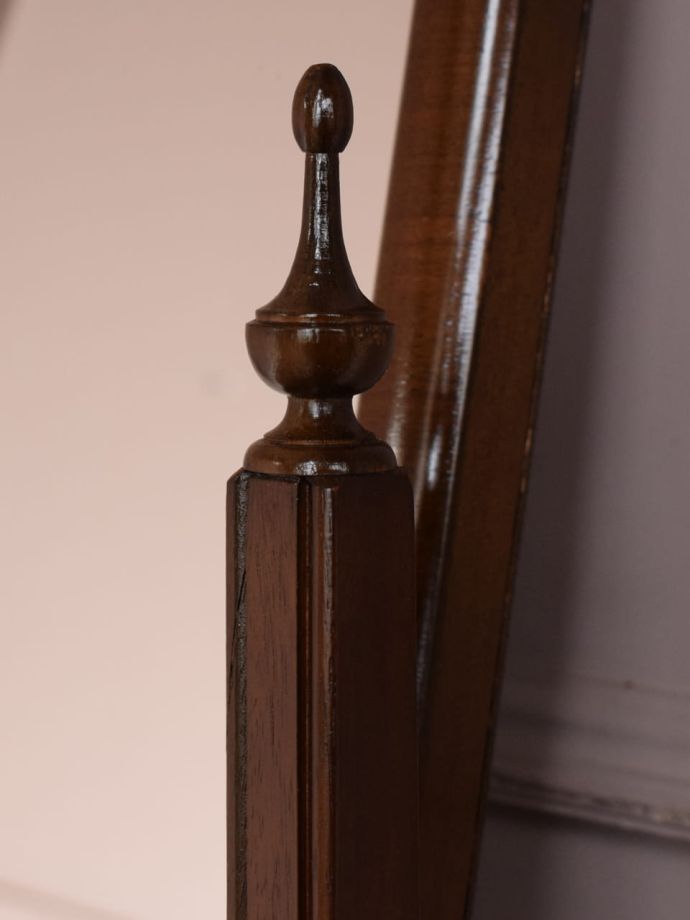 アンティーク家具らしい装飾