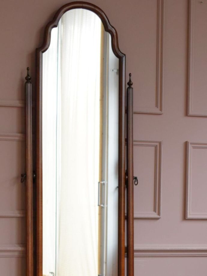 ドレッサーの美しい杢目