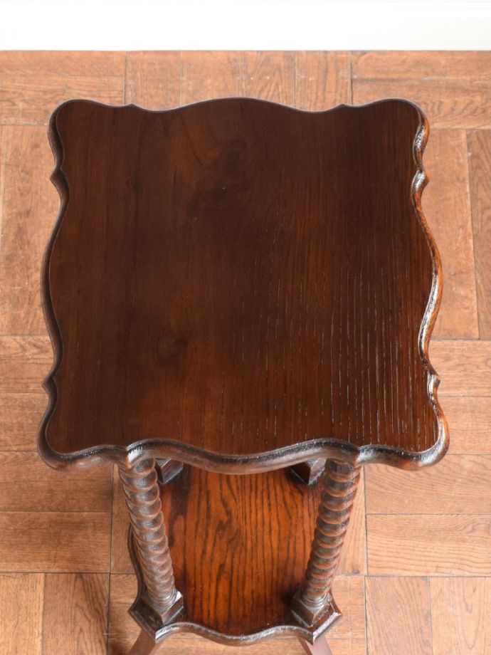 アンティークのプランツスタンドの天板