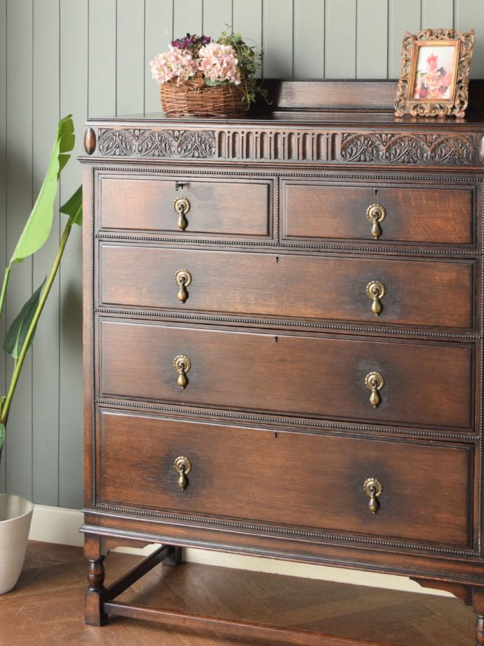 おしゃれなアンティークチェスト