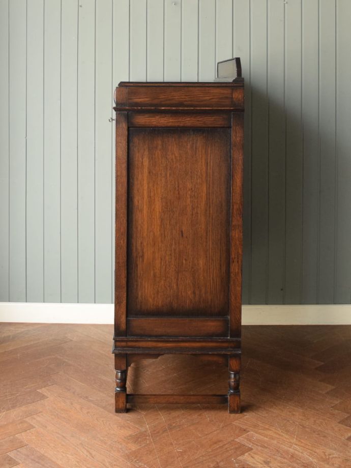 アンティークチェストの側面