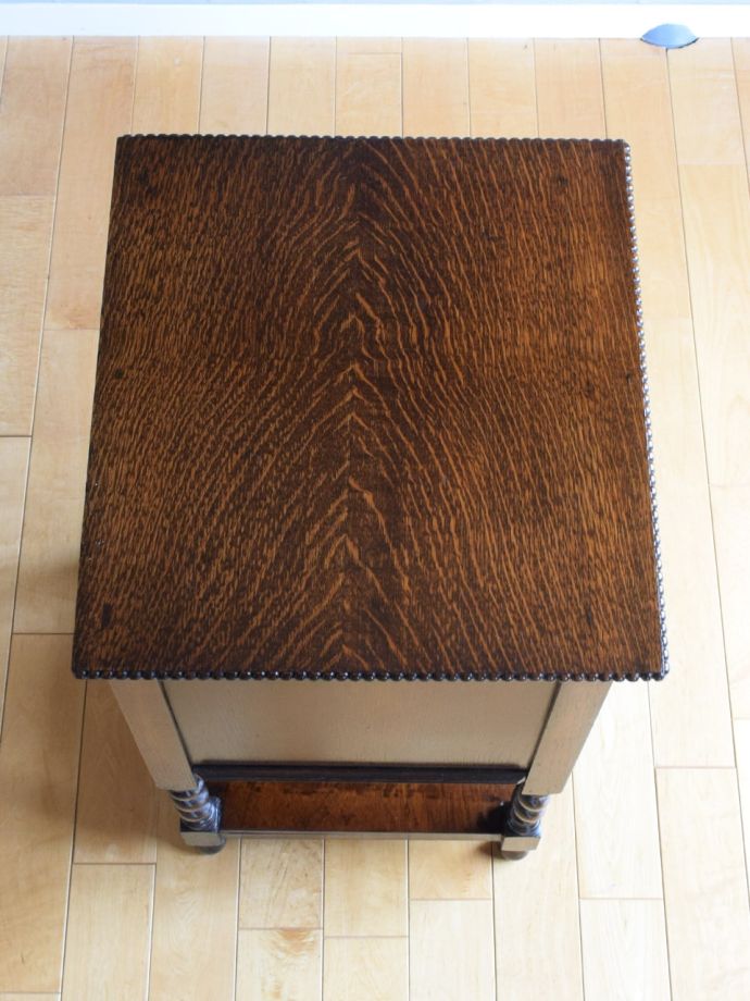 サイドボードの天板