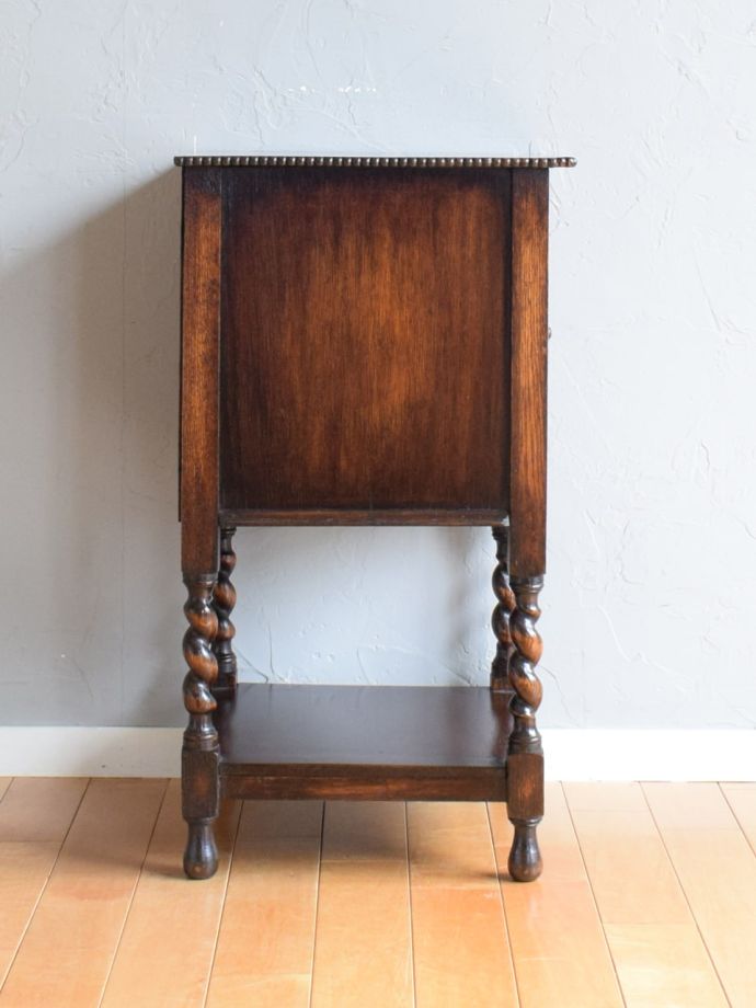 サイドボードの側面