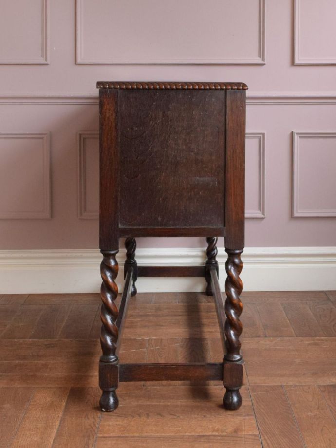 アンティークチェストの側面