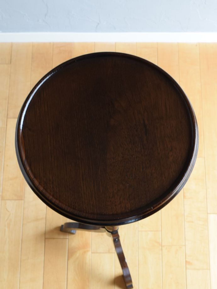 アンティークのプランツスタンドの天板