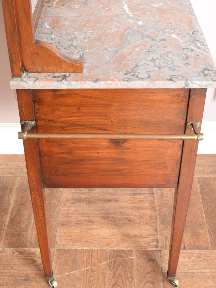 ウォッシュスタンドのタオルバー