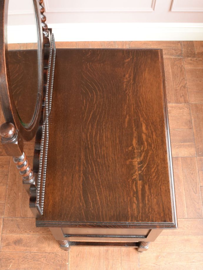 アンティークドレッサーの天板