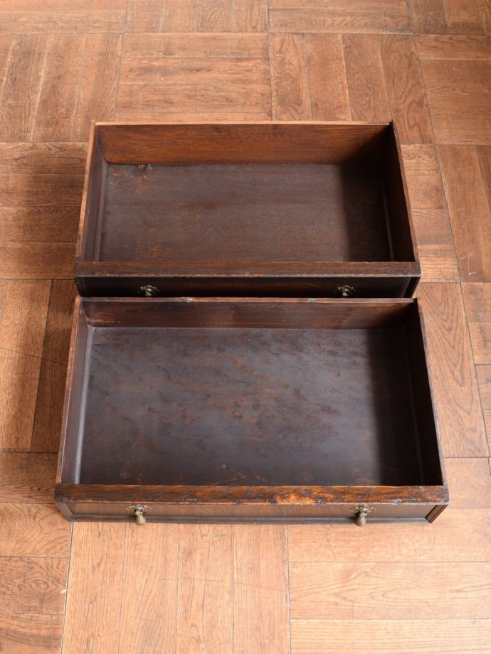 ドレッサーの引き出しの中