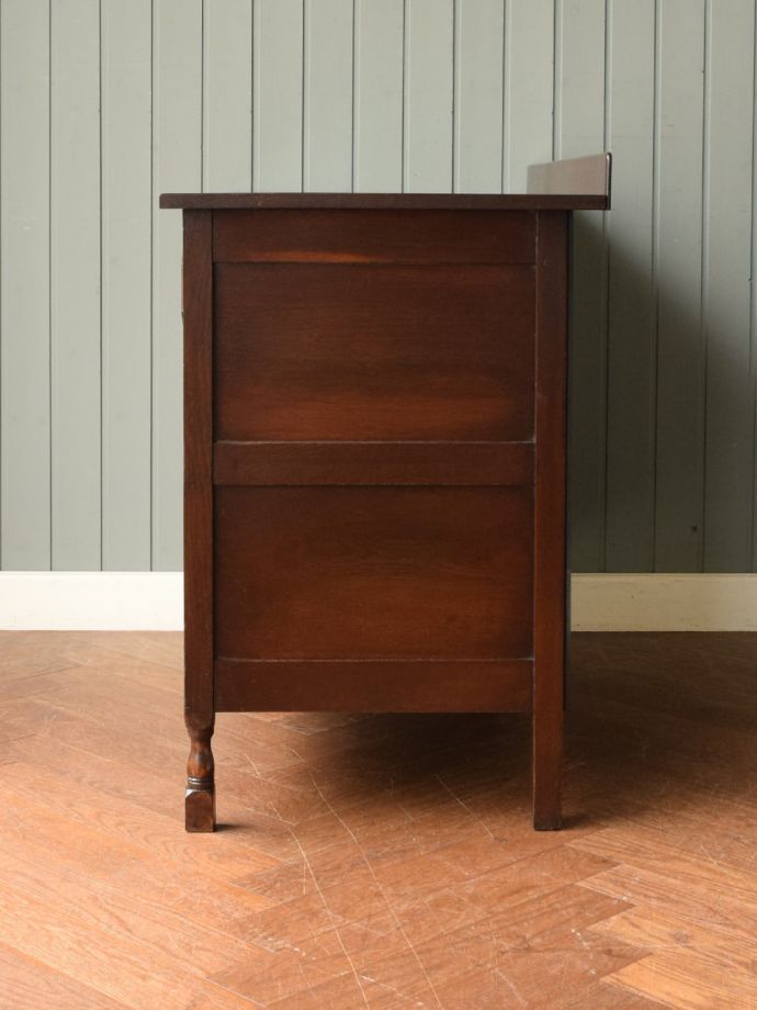 アンティークチェストの側面