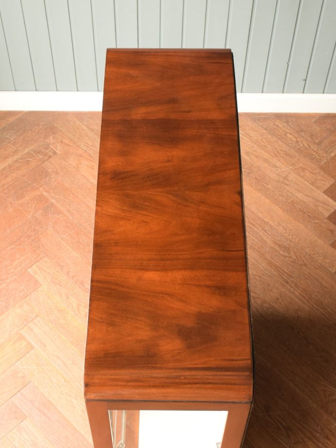 アンティークキャビネットの天板