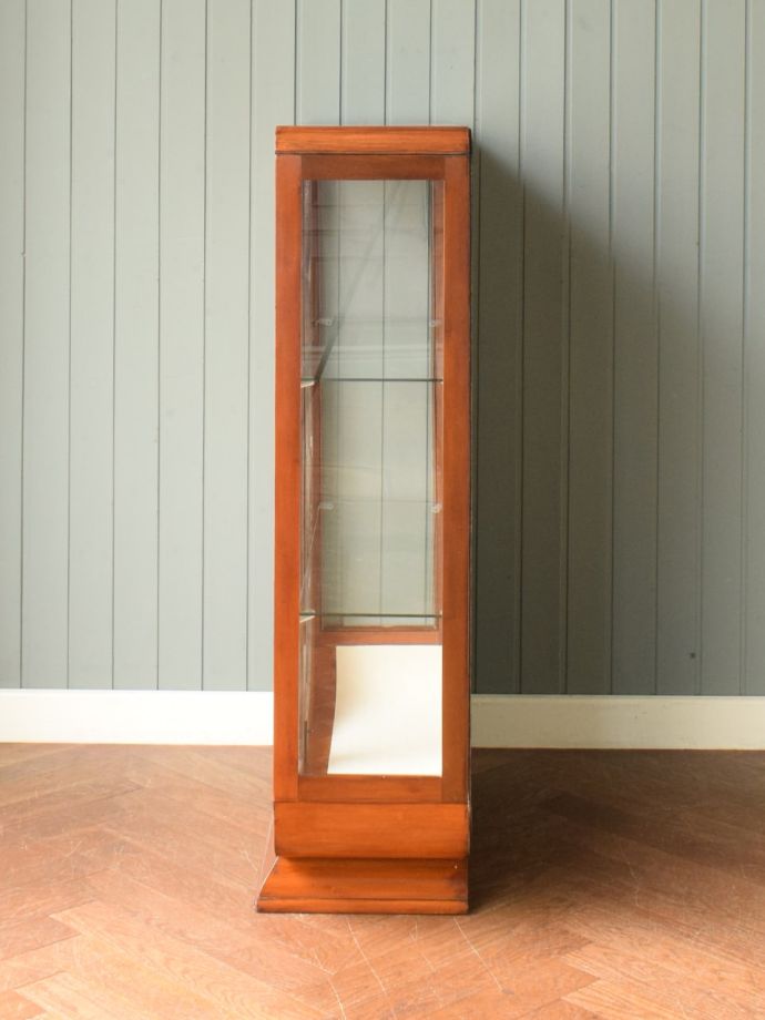 キャビネットの側面