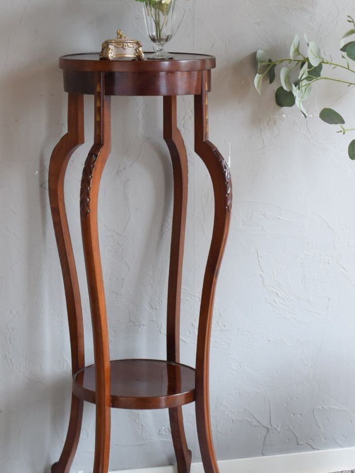 英国のアンティーク家具らしいデザイン