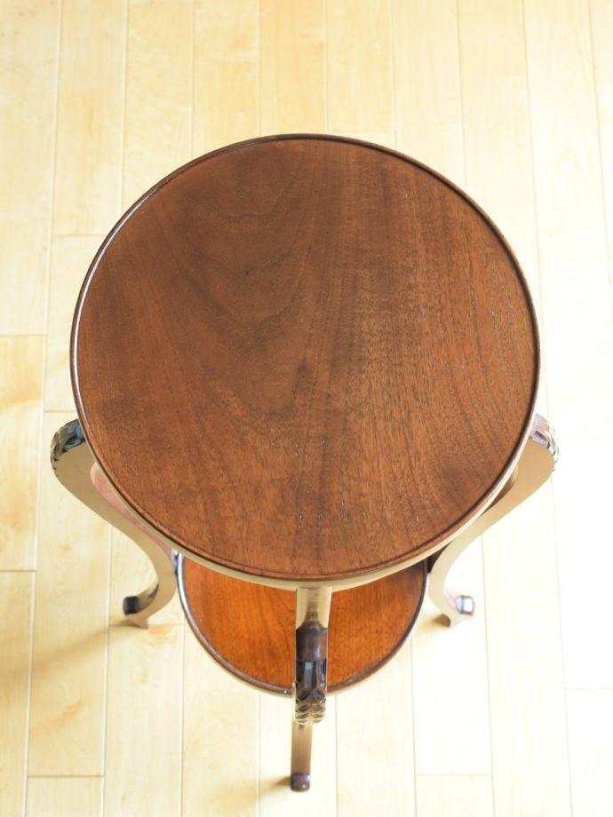 アンティークのプランツスタンドの天板