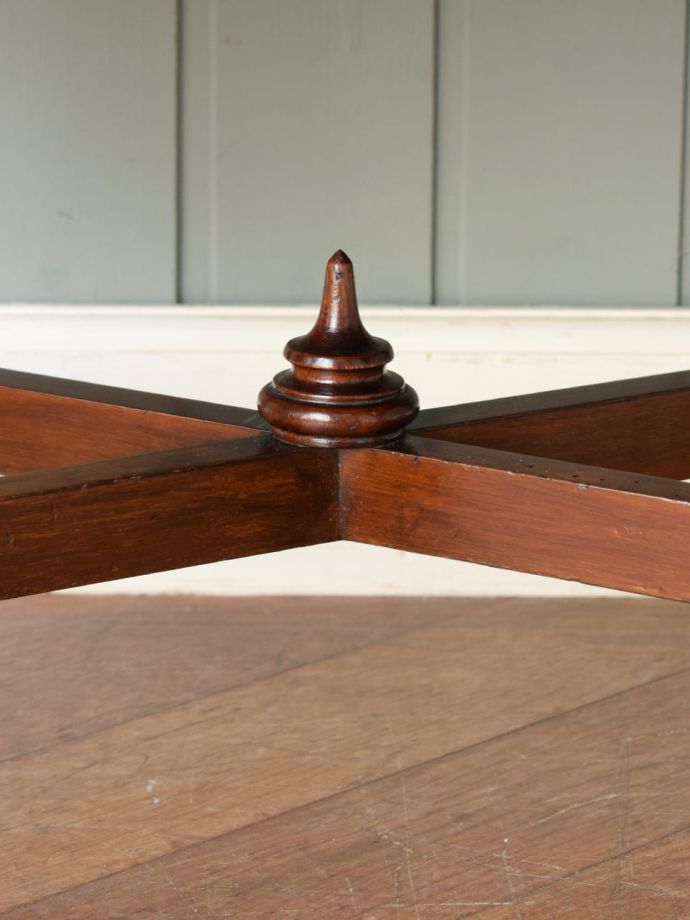 アンティーク家具らしい装飾