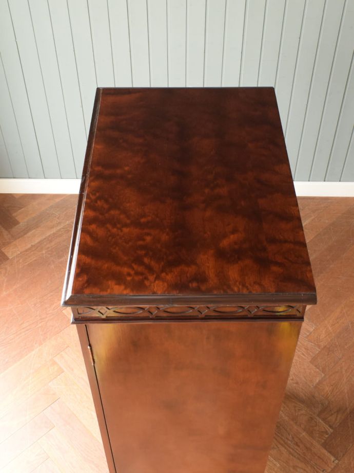 サイドボードの形