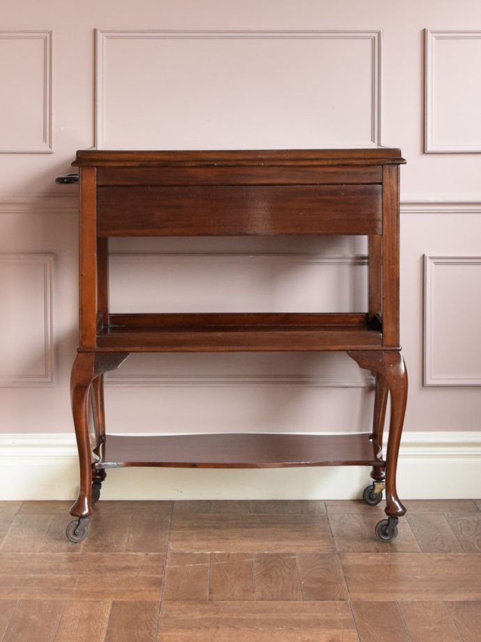 アンティークワゴンの後ろ姿