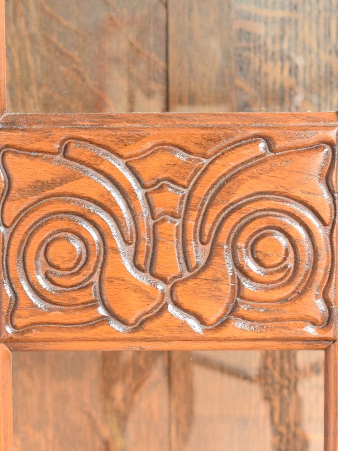 ガラスキャビネットの装飾