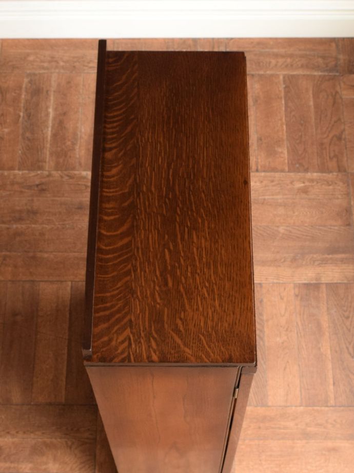 キャビネットの天板