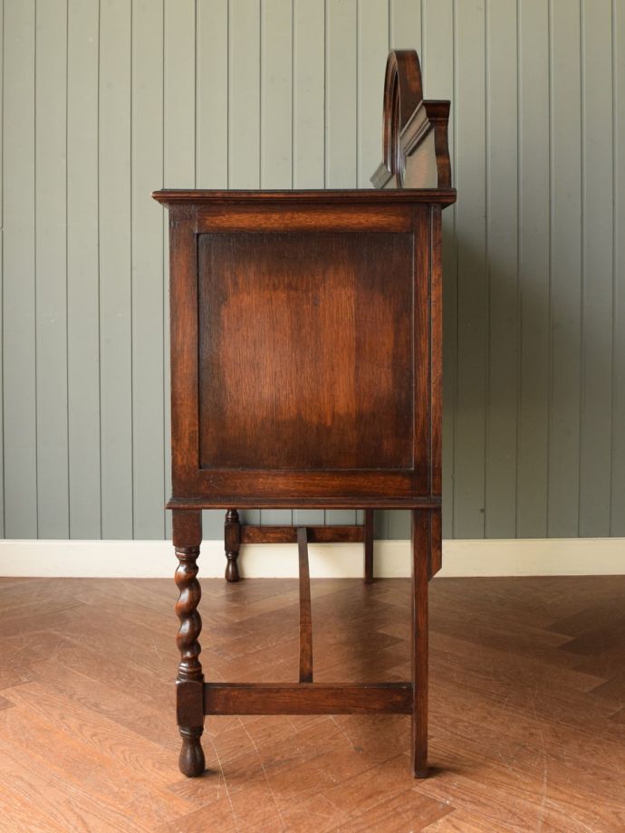 サイドボードの側面