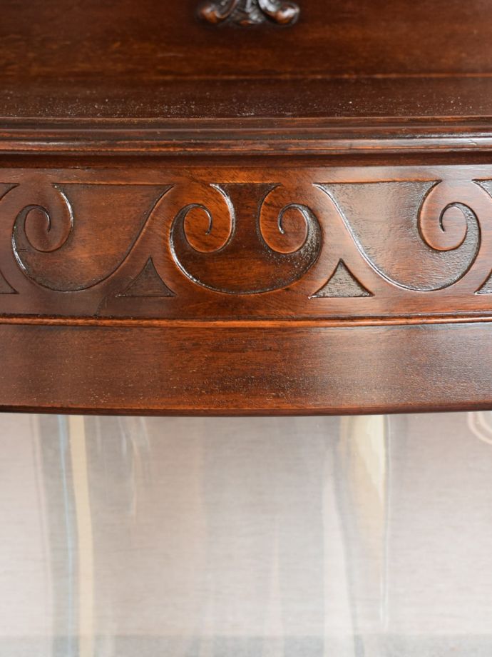 ガラス扉にある装飾