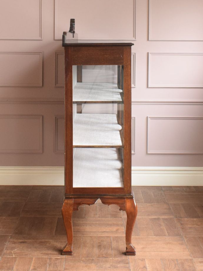 キャビネットの側面