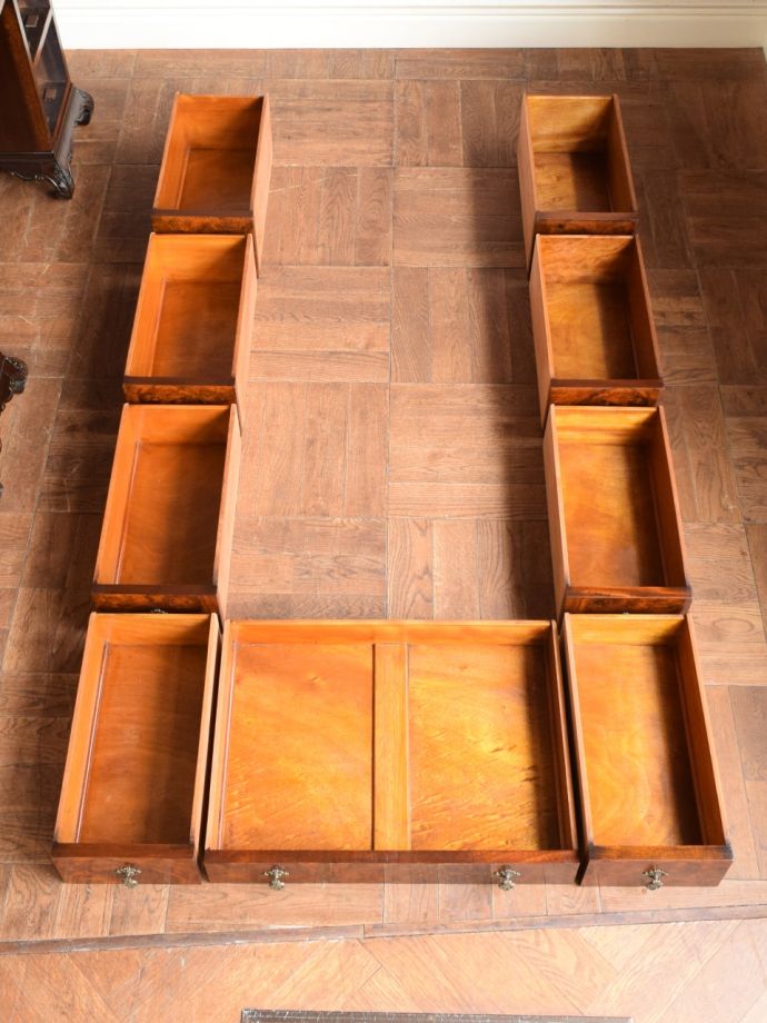 ドレッサーの引き出しの中