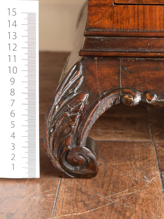 アンティーク家具の脚