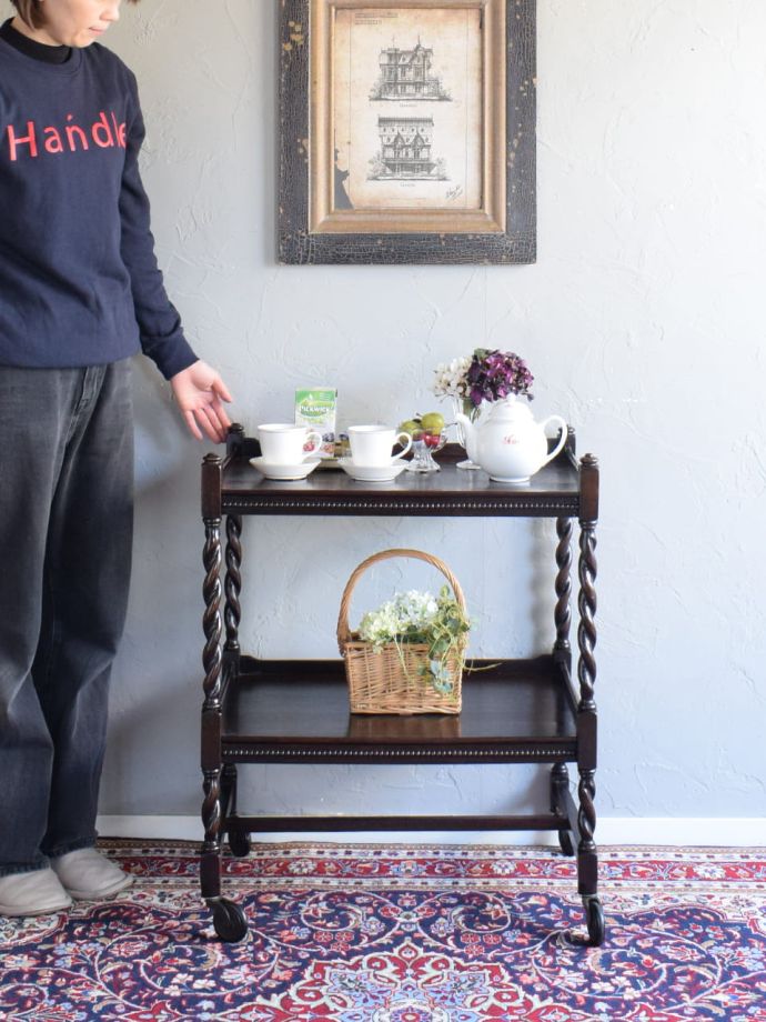 英国アンティークのワゴン