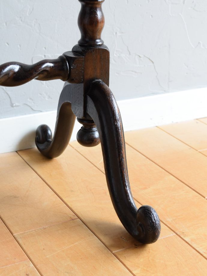 スクリーンの脚