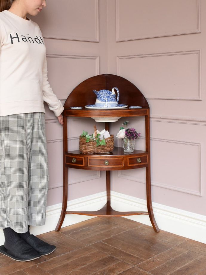 アンティークのシェルフ