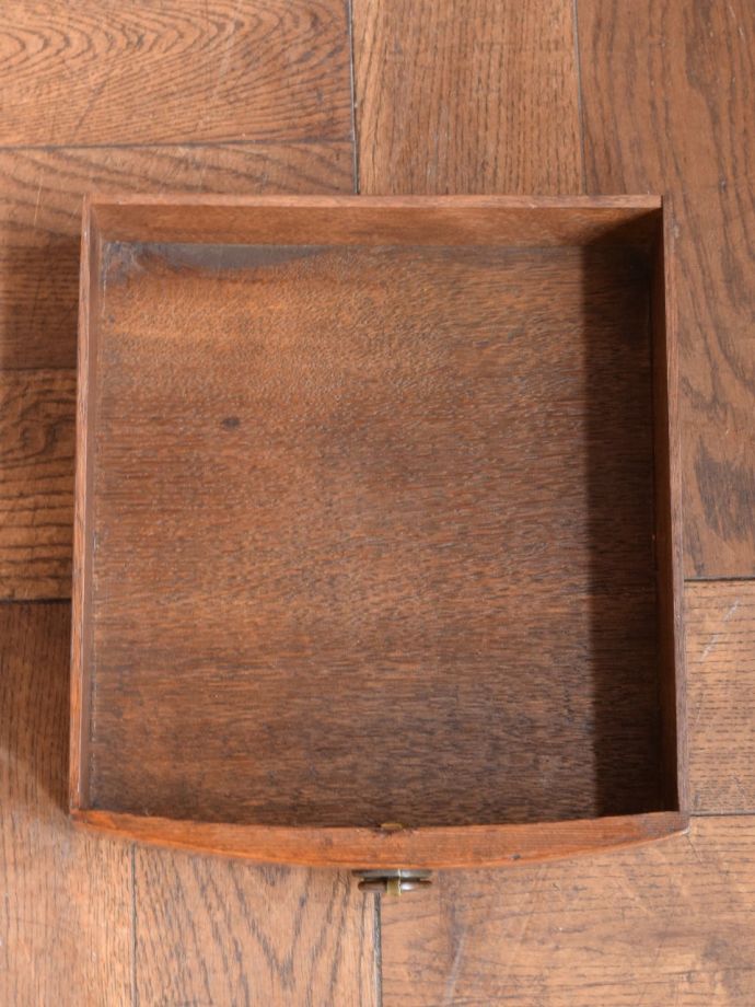 アンティーク家具の引き出し