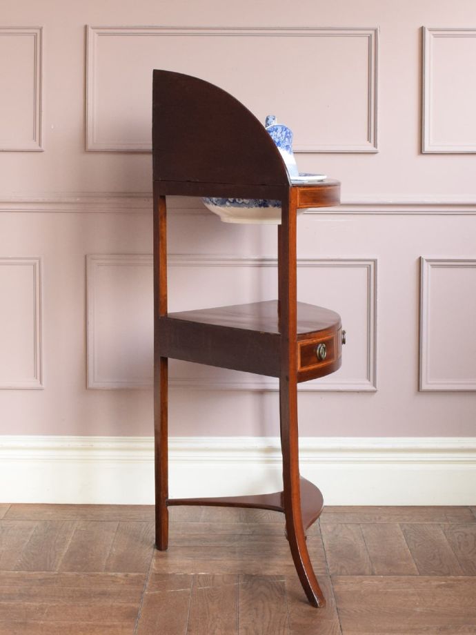 キャビネットの側面