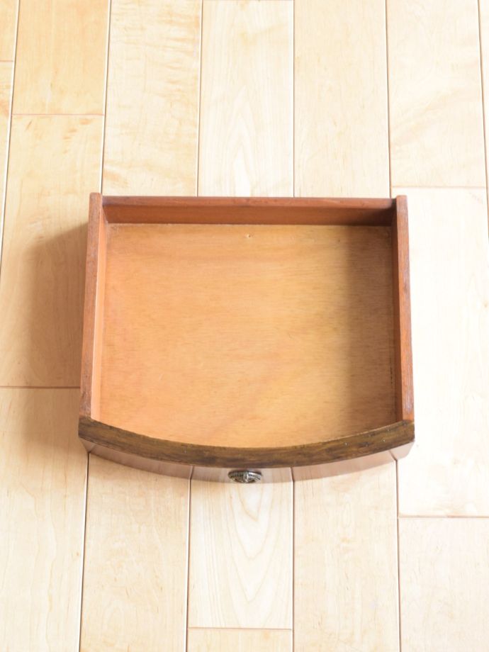 アンティーク家具の引き出し