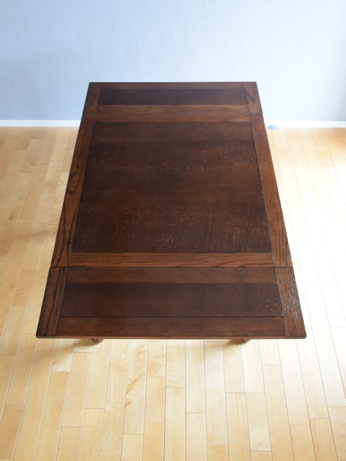 伸長式ダイニングテーブルの天板