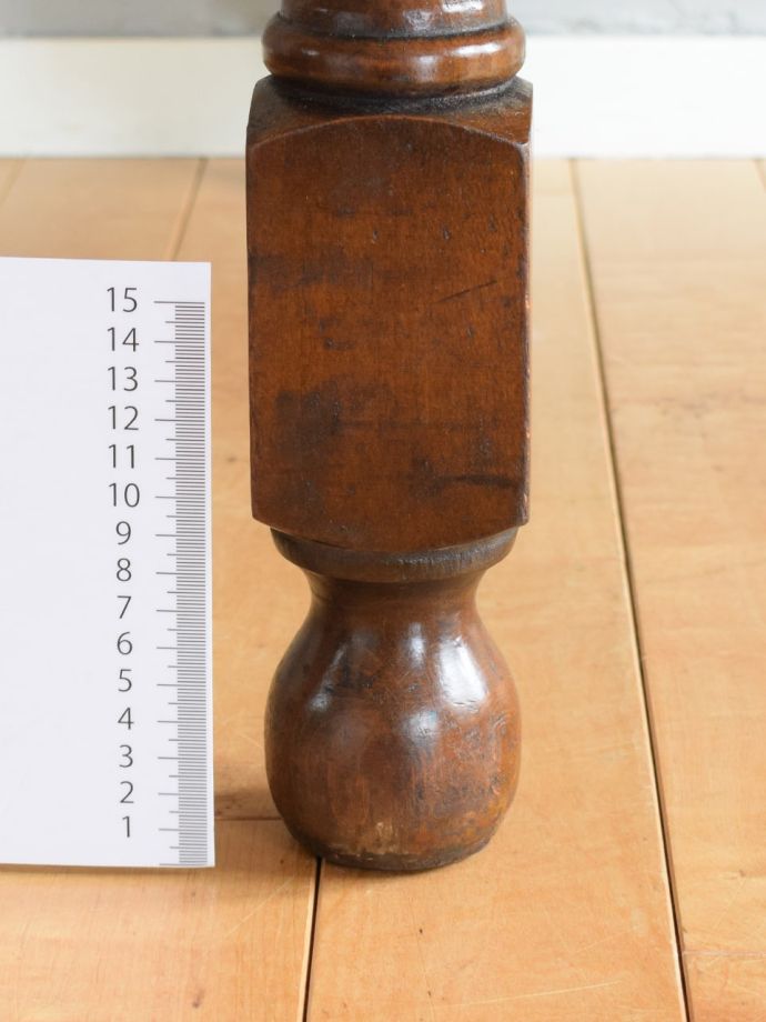 アンティークテーブルの脚