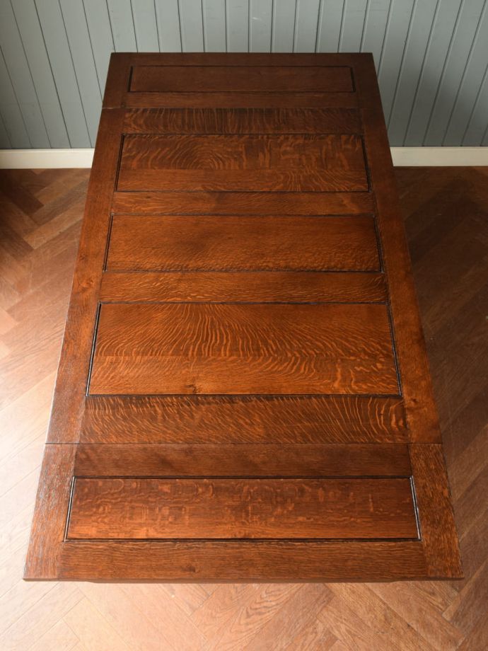 伸長式ダイニングテーブルの天板