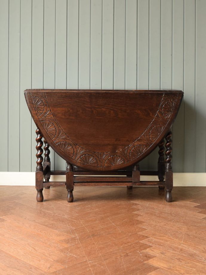 いろんな表情が楽しめるダイニングテーブル