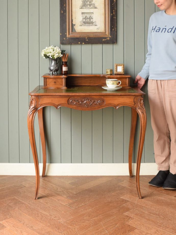 英国アンティークのデスク