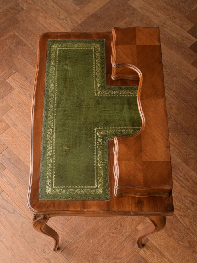 書斎机の美しい天板