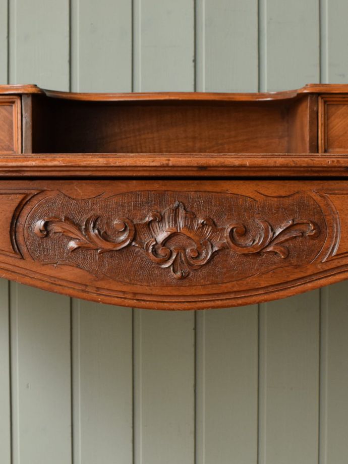 アンティークらしい彫