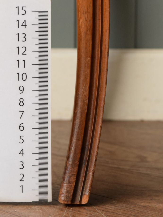 アンティークデスクの脚