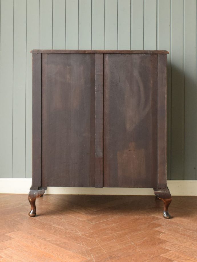 アンティークチェストの後ろ姿