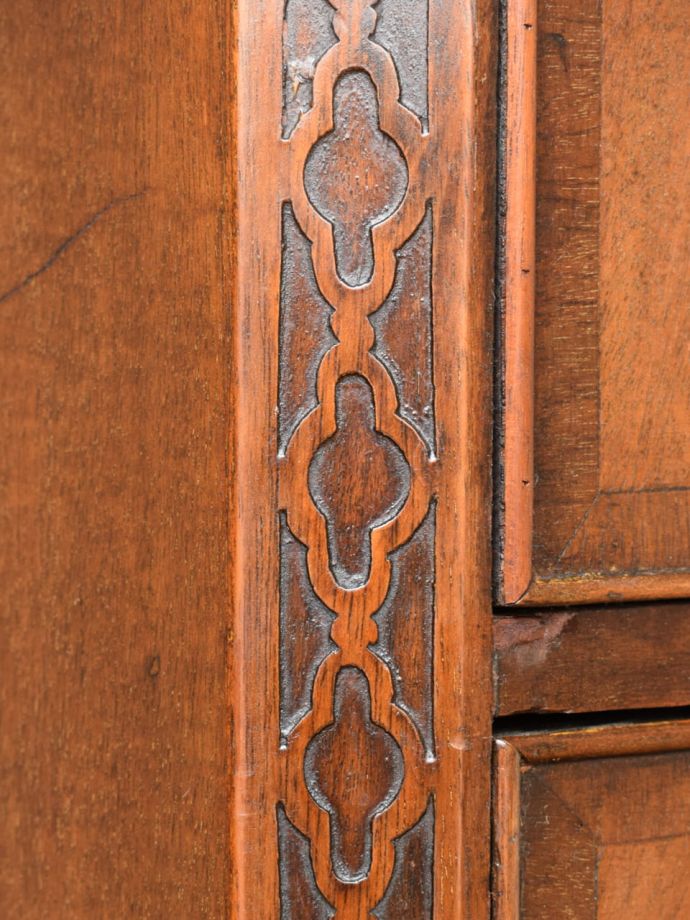 アンティークチェストの装飾