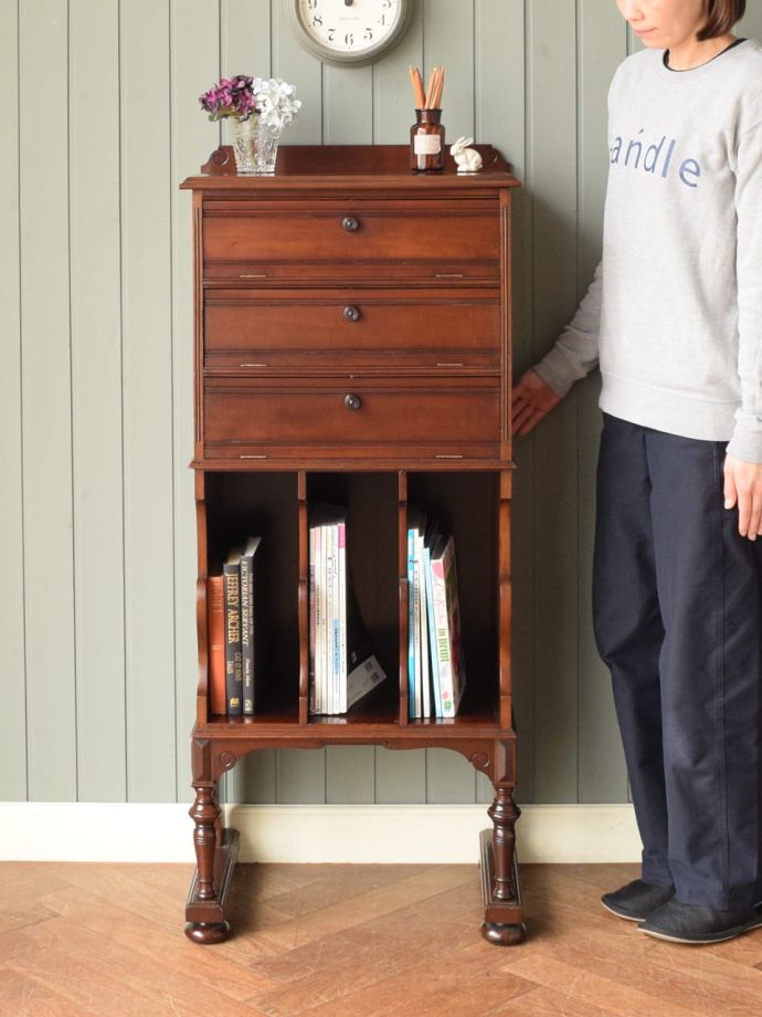 アンティークのミュージックキャビネット