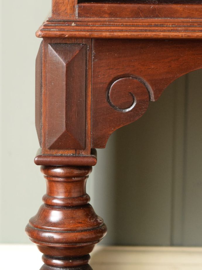 アンティークらしい装飾