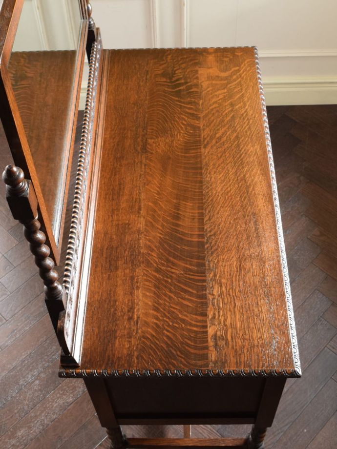 アンティークドレッサーの天板