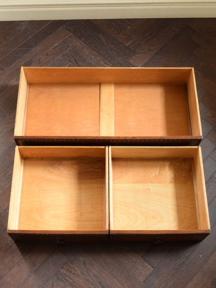 ドレッサーの引き出しの中